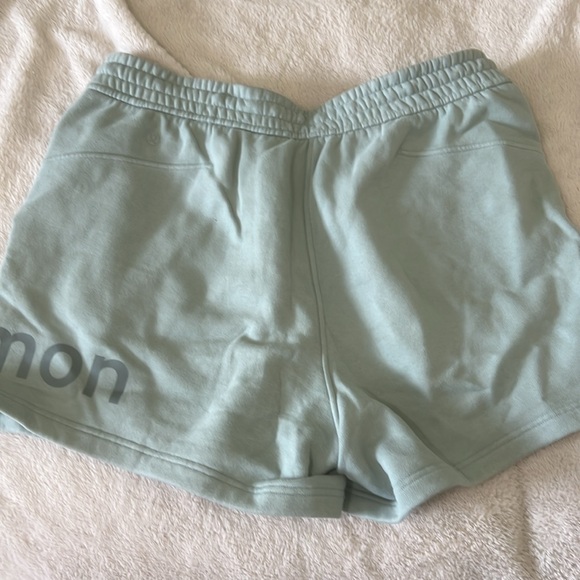 Lululemon short - Picture 3 of 3